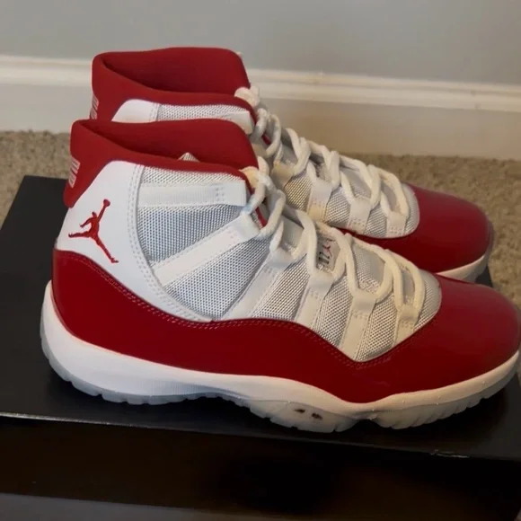 Jordan Retro 11 “Cherry”